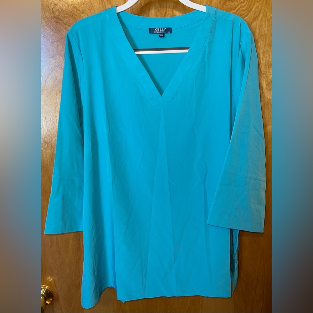 Kelly by Clinton Kelly ‘capri blue’ relaxed woven v-neck blouse Size 2X